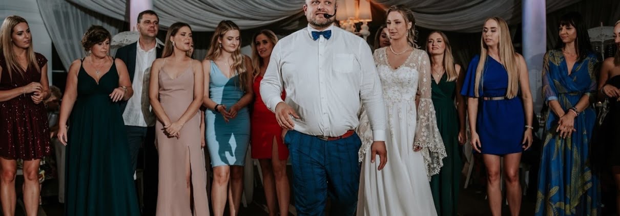 Rozmowa pary młodej z DJ-em przed podpisaniem umowy
