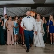 Dj szumny Rozmowa pary młodej z DJ-em przed podpisaniem umowy